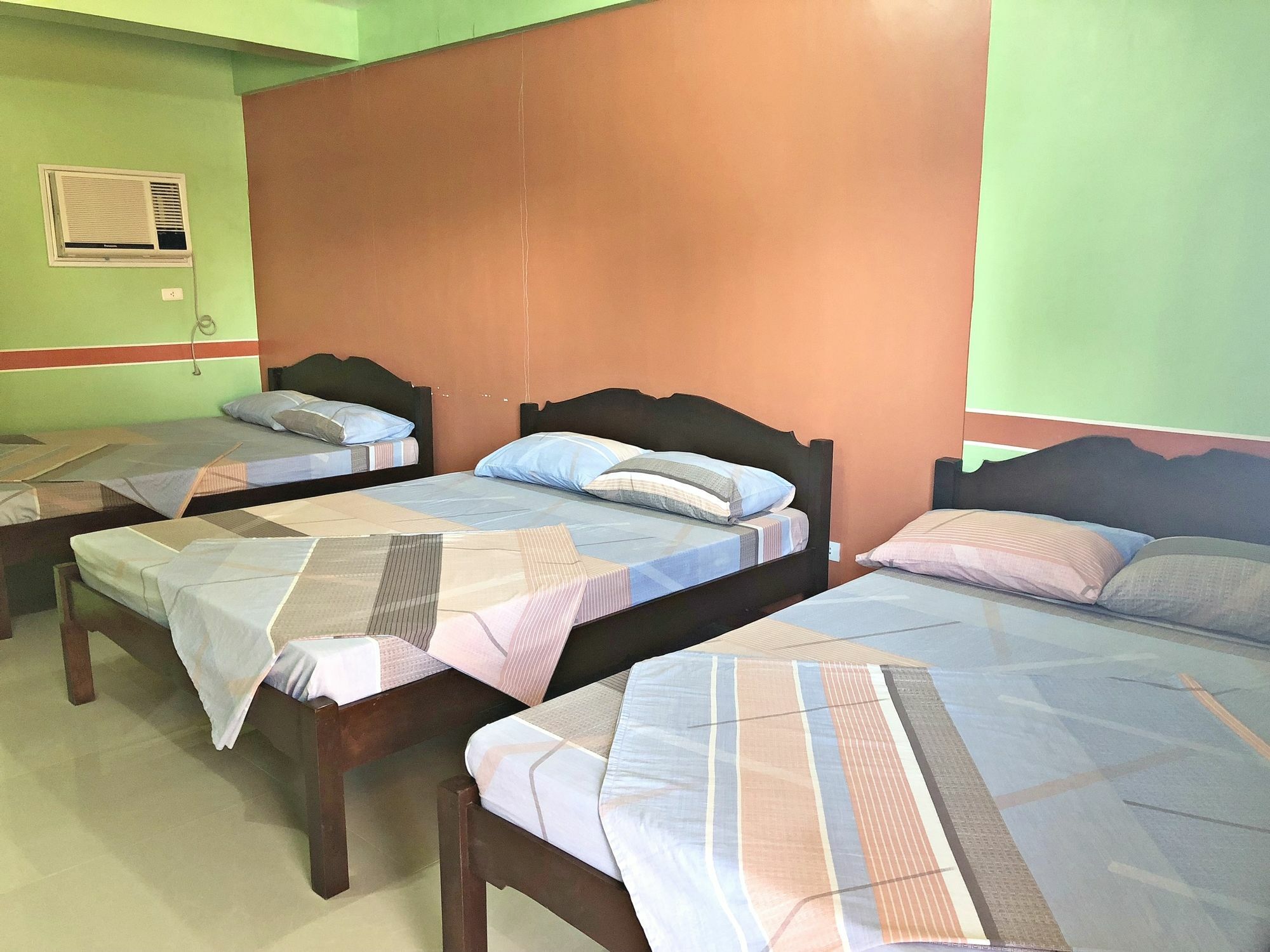 Queen Of Isle Cottages And Restaurant Puerto Galera Exterior foto