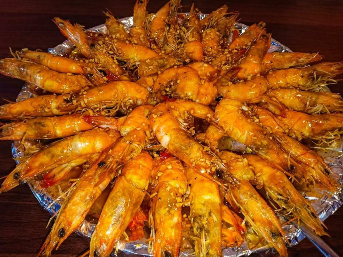 Queen Of Isle Cottages And Restaurant Puerto Galera Exterior foto